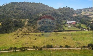 Vendo Lote en terreno semi inclinado. La Calera