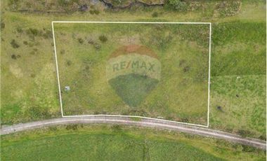 Vendo Lote en terreno semi inclinado. La Calera
