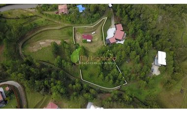 En Venta Casa Campestre San Vicente Lote de 2.700mts²