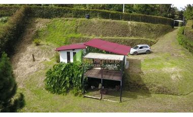 En Venta Casa Campestre San Vicente Lote de 2.700mts²