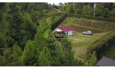 En Venta Casa Campestre San Vicente Lote de 2.700mts²