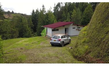 En Venta Casa Campestre San Vicente Lote de 2.700mts²