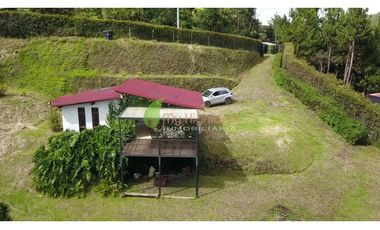 En Venta Casa Campestre San Vicente Lote de 2.700mts²