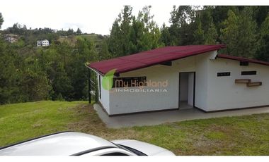 En Venta Casa Campestre San Vicente Lote de 2.700mts²