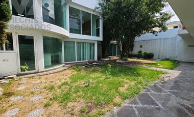 EDIFICIO COMERCIAL EN VENTA SOBRE VENUSTIANO CARRANZA EN LA COLONIA UNIVERSIDAD