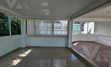 EDIFICIO COMERCIAL EN VENTA SOBRE VENUSTIANO CARRANZA EN LA COLONIA UNIVERSIDAD