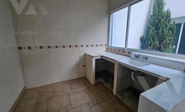 EDIFICIO COMERCIAL EN VENTA SOBRE VENUSTIANO CARRANZA EN LA COLONIA UNIVERSIDAD