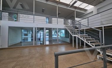 EDIFICIO COMERCIAL EN VENTA SOBRE VENUSTIANO CARRANZA EN LA COLONIA UNIVERSIDAD