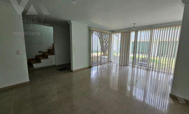 EDIFICIO COMERCIAL EN VENTA SOBRE VENUSTIANO CARRANZA EN LA COLONIA UNIVERSIDAD