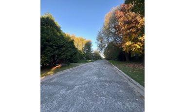 VENTA LOTE EN SIERRA DE LOS PADRES.CALLE ASFALTADA. CERCADO. 751 M2