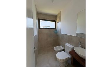 VENTA – CASA A ESTRENAR EN PH – COLONIA CAROYA