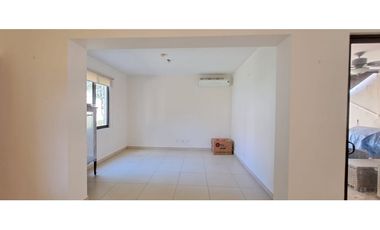 Venta de Casa , Amplia de 4 recámaras en River Valley!!