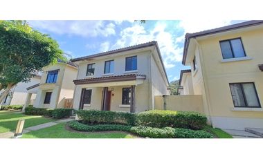 Venta de Casa , Amplia de 4 recámaras en River Valley!!