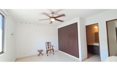 Venta de Casa , Amplia de 4 recámaras en River Valley!!