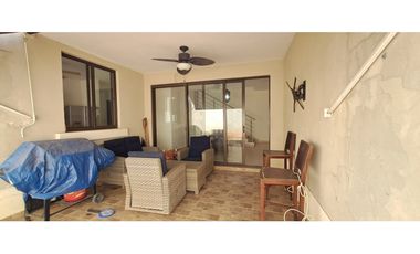 Venta de Casa , Amplia de 4 recámaras en River Valley!!