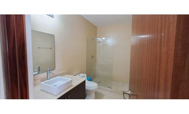 Venta de Casa , Amplia de 4 recámaras en River Valley!!