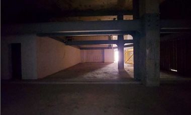 ALQUILER LOCAL ALTA VISIBILIDAD EN PLAZA HACIA METRO, TAXIS, BUSES