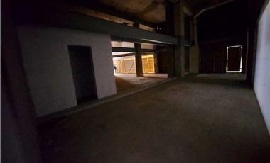 ALQUILER LOCAL ALTA VISIBILIDAD EN PLAZA HACIA METRO, TAXIS, BUSES