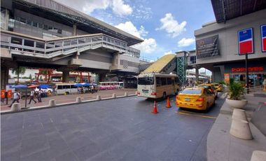 ALQUILER LOCAL ALTA VISIBILIDAD EN PLAZA HACIA METRO, TAXIS, BUSES