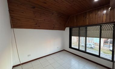Casa PH en alquiler en Villa Dominico