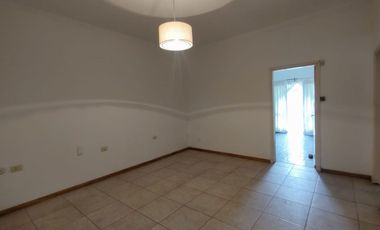 VENTA CASA EN CAPITAL + LOCAL COMERCIAL AL FRENTE