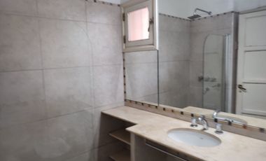 VENTA CASA EN CAPITAL + LOCAL COMERCIAL AL FRENTE