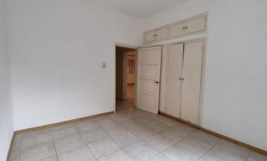 VENTA CASA EN CAPITAL + LOCAL COMERCIAL AL FRENTE