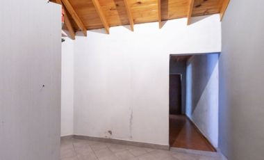 CASA 4 AMB EN VENTA EN LUIS GUILLON CON GRAN PATIO