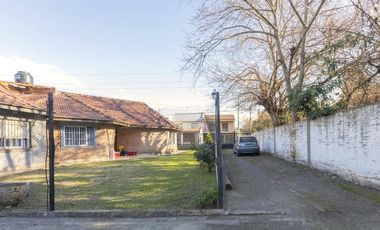 CASA 4 AMB EN VENTA EN LUIS GUILLON CON GRAN PATIO