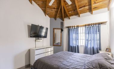 CASA 4 AMB EN VENTA EN LUIS GUILLON CON GRAN PATIO