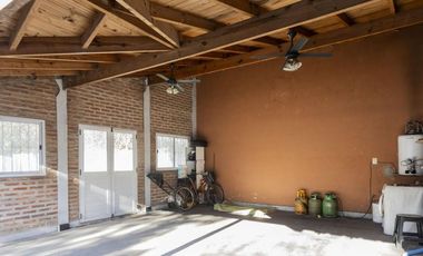 CASA 4 AMB EN VENTA EN LUIS GUILLON CON GRAN PATIO