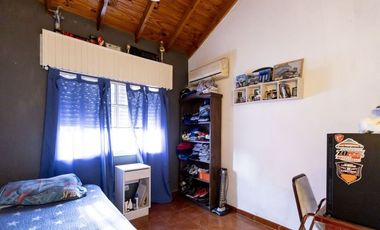 CASA 4 AMB EN VENTA EN LUIS GUILLON CON GRAN PATIO