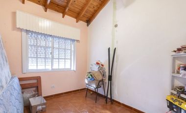 CASA 4 AMB EN VENTA EN LUIS GUILLON CON GRAN PATIO