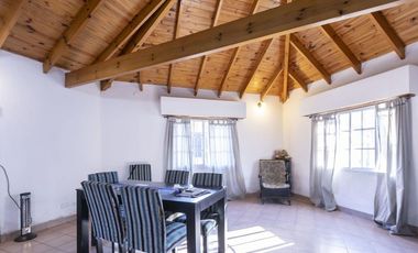 CASA 4 AMB EN VENTA EN LUIS GUILLON CON GRAN PATIO