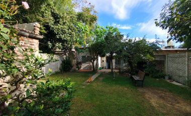 OPORTUNIDAD - NUEVO VALOR - Casa con Jardín