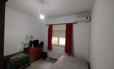 OPORTUNIDAD - NUEVO VALOR - Casa con Jardín
