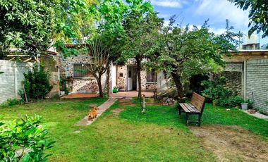OPORTUNIDAD - NUEVO VALOR - Casa con Jardín