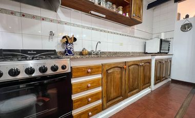Venta PH independiente balcon parrilla y garage