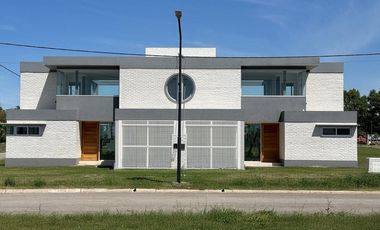 CASA EN VENTA 2 DORMITORIOS A ESTRENAR ALVEAR