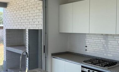 CASA EN VENTA 2 DORMITORIOS A ESTRENAR ALVEAR