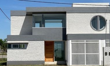 CASA EN VENTA 2 DORMITORIOS A ESTRENAR ALVEAR