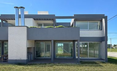 CASA EN VENTA 2 DORMITORIOS A ESTRENAR ALVEAR