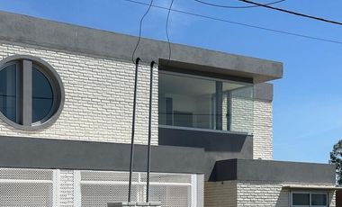 CASA EN VENTA 2 DORMITORIOS A ESTRENAR ALVEAR