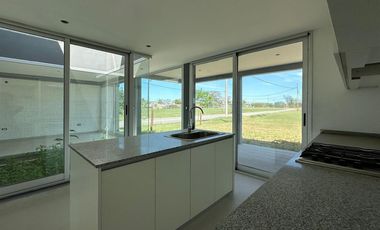 CASA EN VENTA 2 DORMITORIOS A ESTRENAR ALVEAR