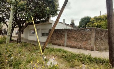 VENTA 2 CASAS LOTE PROPIO EZPELETA GARAGE F/LIBRE