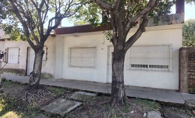 VENTA 2 CASAS LOTE PROPIO EZPELETA GARAGE F/LIBRE
