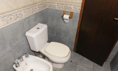 VENTA CASA 4 AMBIENTES IDEAL HOSTEL OPORTUNIDAD