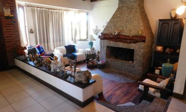 VENTA CASA 4 AMBIENTES IDEAL HOSTEL OPORTUNIDAD