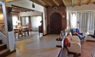 VENTA CASA 4 AMBIENTES IDEAL HOSTEL OPORTUNIDAD