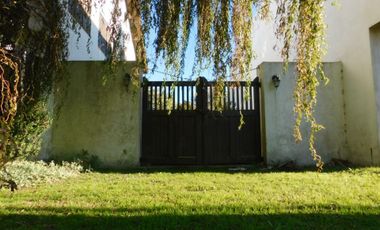 VENTA CASA 4 AMBIENTES IDEAL HOSTEL OPORTUNIDAD